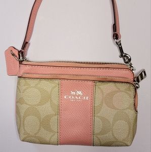 💫Coach Wristlet!